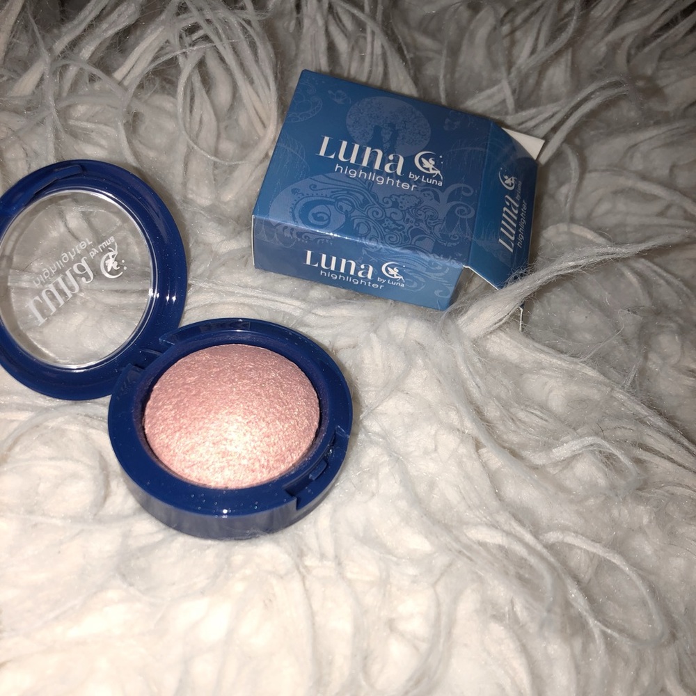 Luna by Luna highlighter peach champagne shade